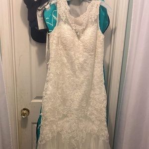 Size 17/18 mermaid style wedding dress